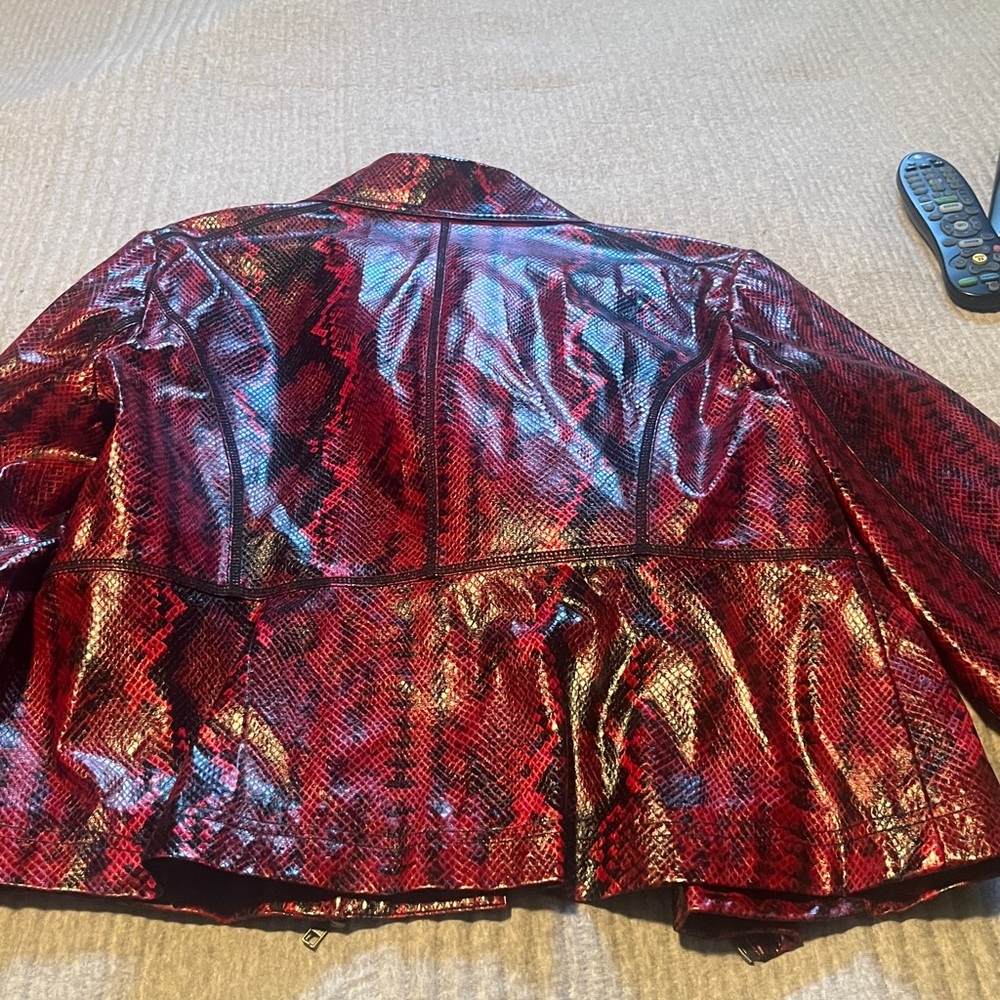 Women's  faux Red Snake Print Jacket - Picture 4 of 4